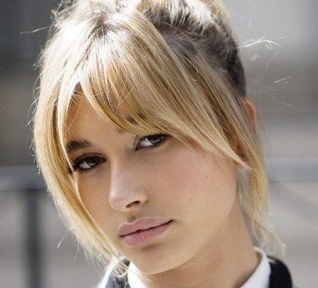 15 Facons De Porter La Frange En 17 La Frange Rideaux Effilee D Hailey Baldwin Pctr Up