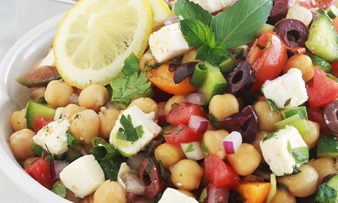 Salade de pois chiches à la grecque. Recette facile et rapide (5